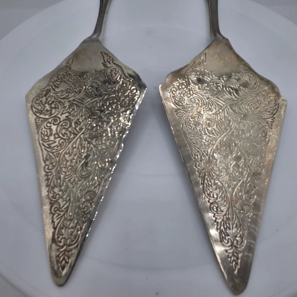 Vintage Silver Plated Cake Server Set Floral Embossed Shell Handle 2 Piece 9.5